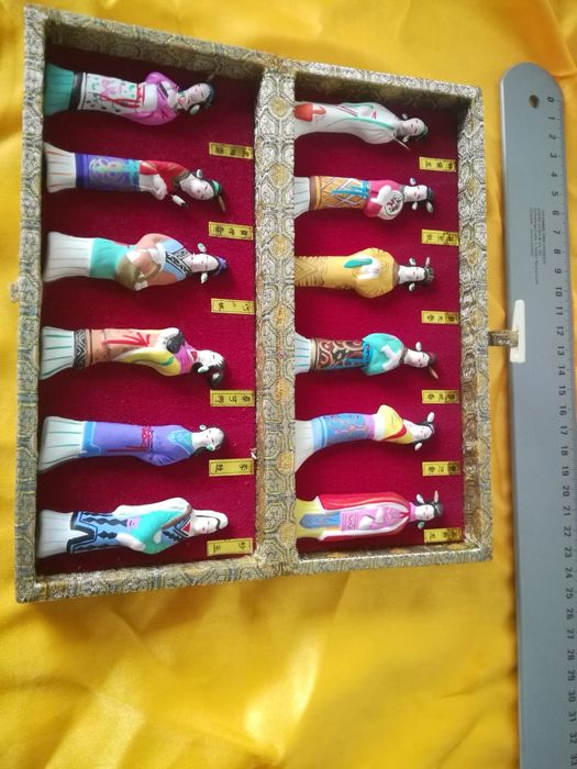 Esculturas  em  barro Doze Belezas de jinling