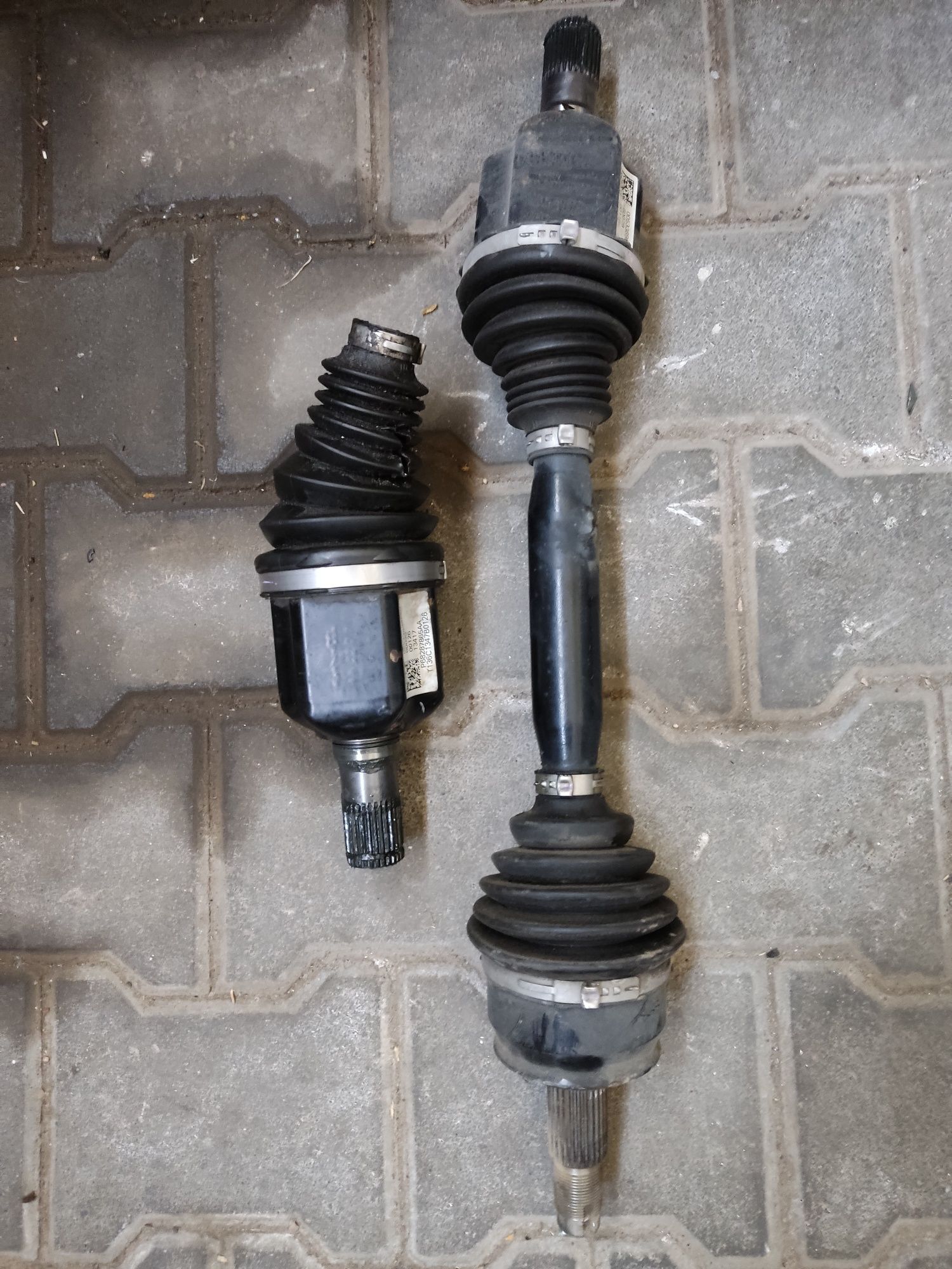 Полуось P52123739AС 68238841AD Jeep Cherokee 4-22 Compass ll Renegade