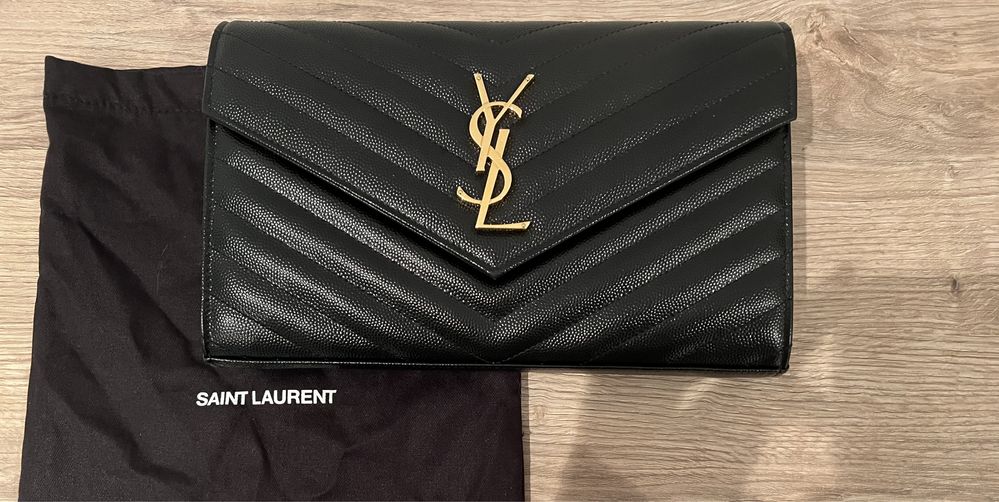 Mala Saint Laurent