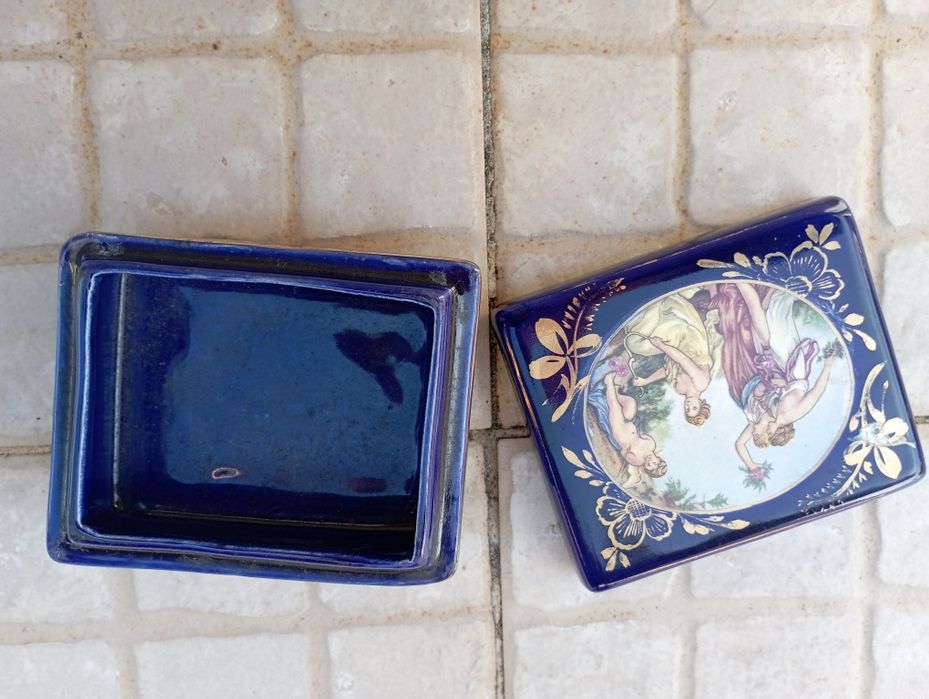 Caixa de porcelana de Alcobaça