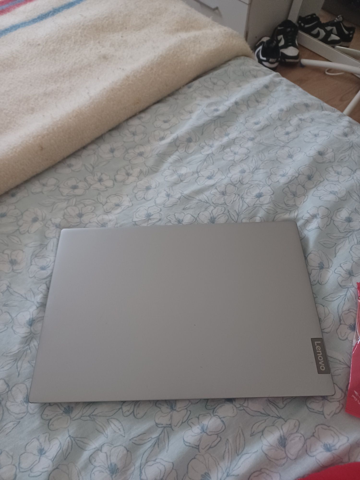 Computador LENOVO