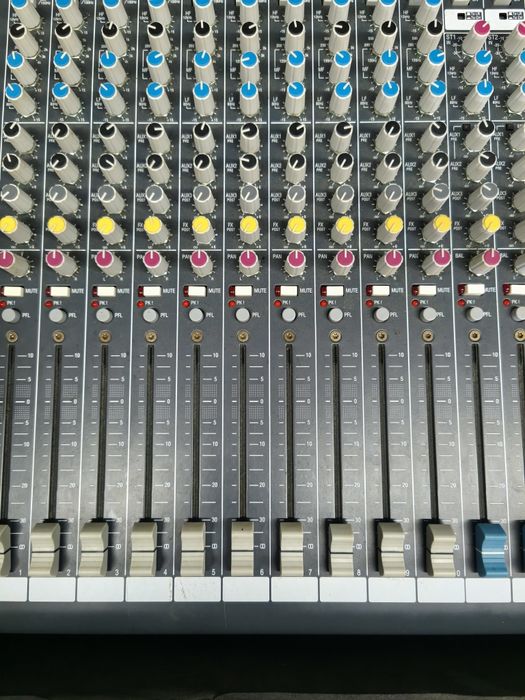 Mesa de som 16 canais Allen&Heath + case