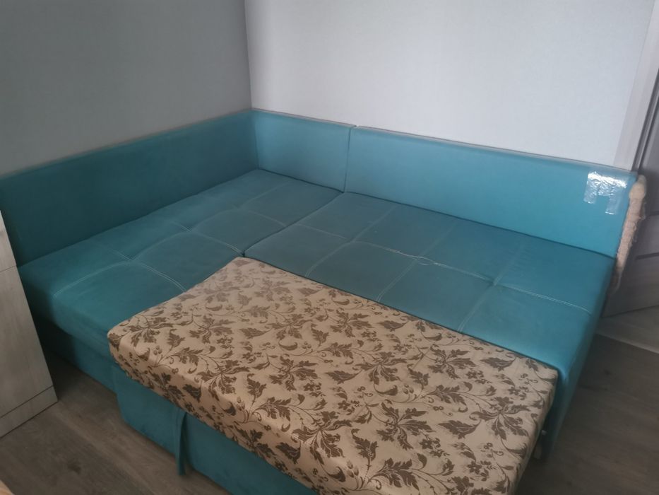 Диван кутовий з подушками, торг