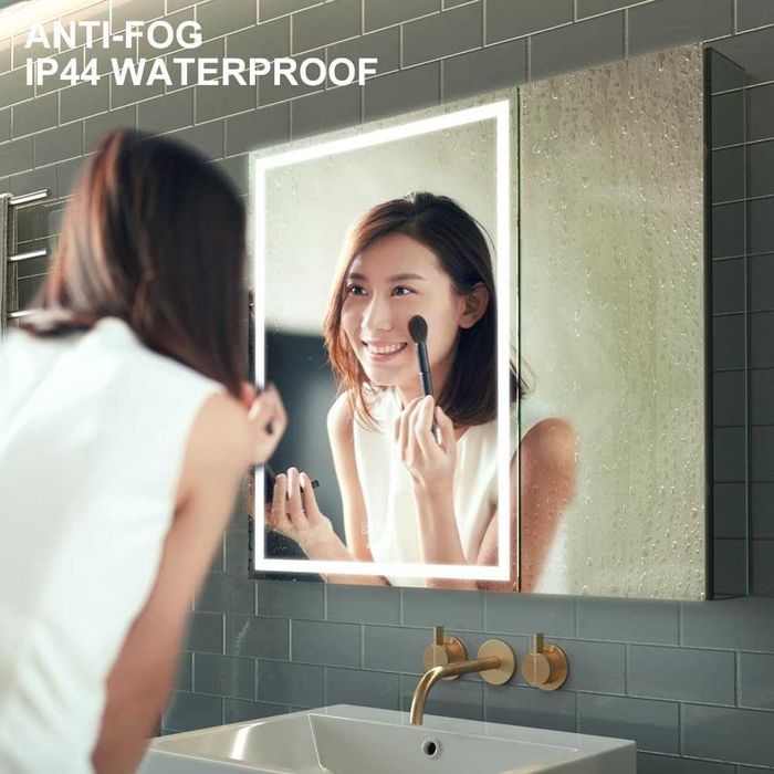 Podświetlana szafka łazienkowa z lustrem USB