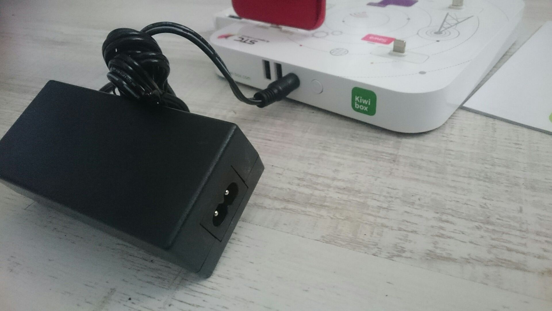 Ładowarka iPhon  KIWI BOX 4 stacjonarna na 4 telefony 5A/ Micro USB