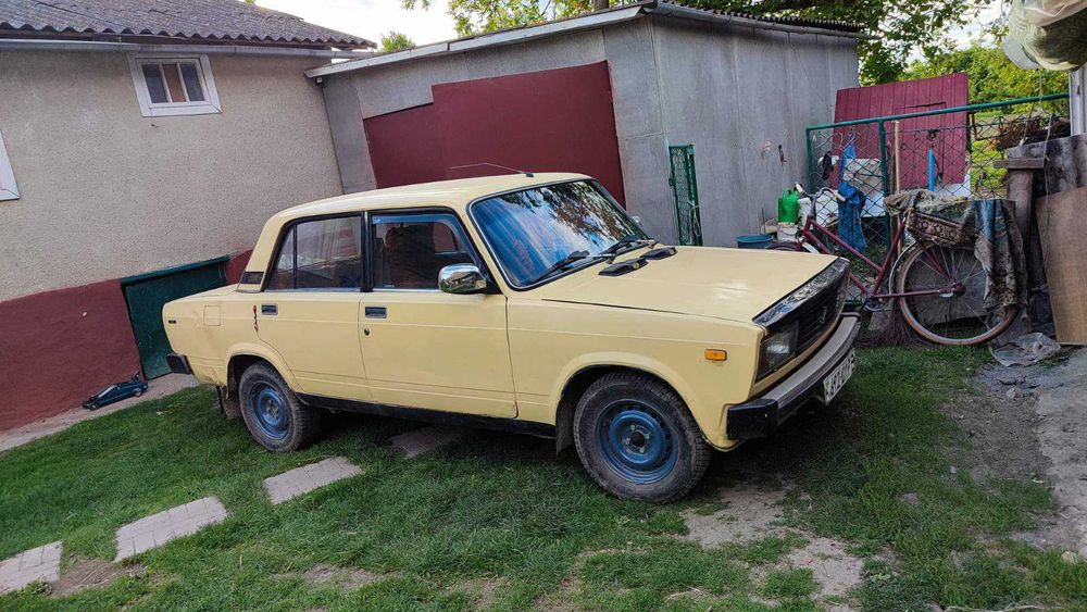 Автомобіль ВАЗ 2105