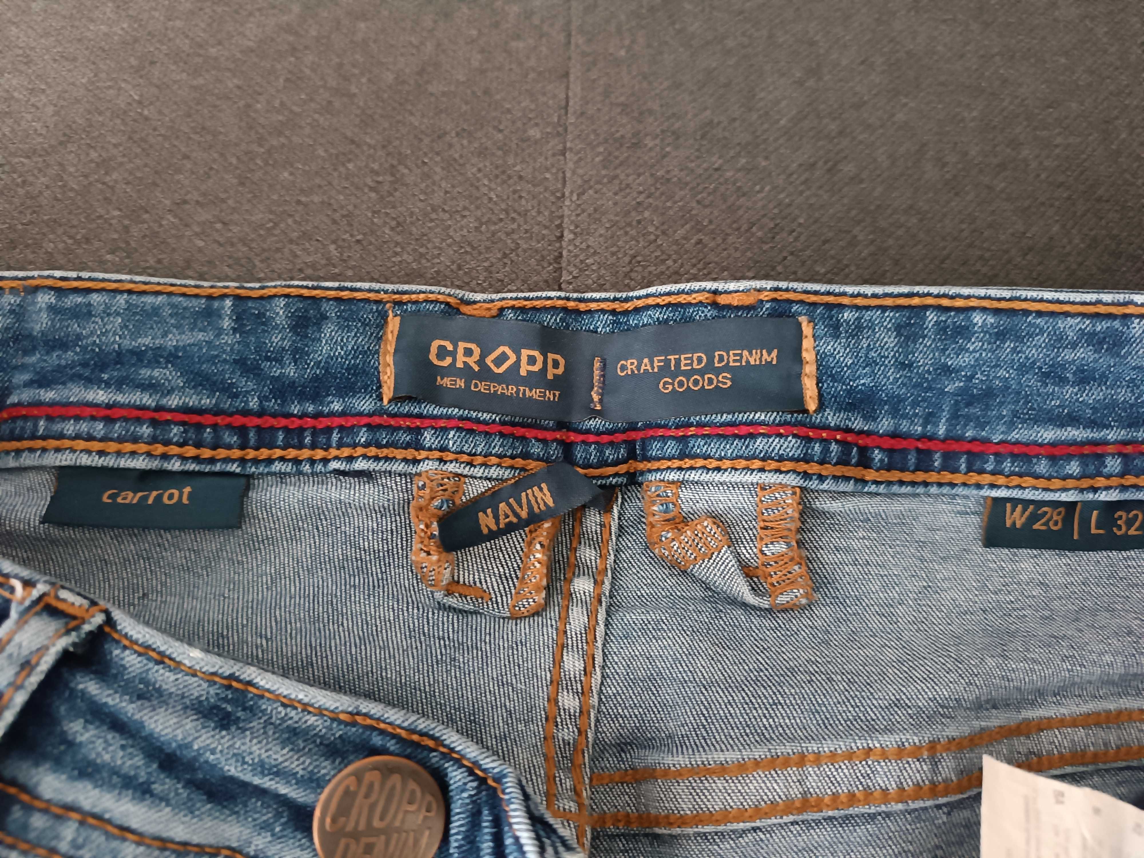 Spodnie damskie jeansowe Cropp