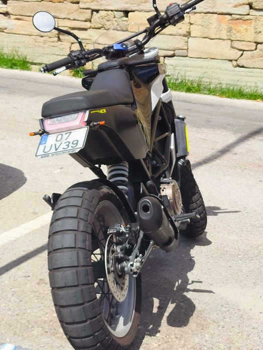 HUSQVARNA Svartpilen 401 UNICA