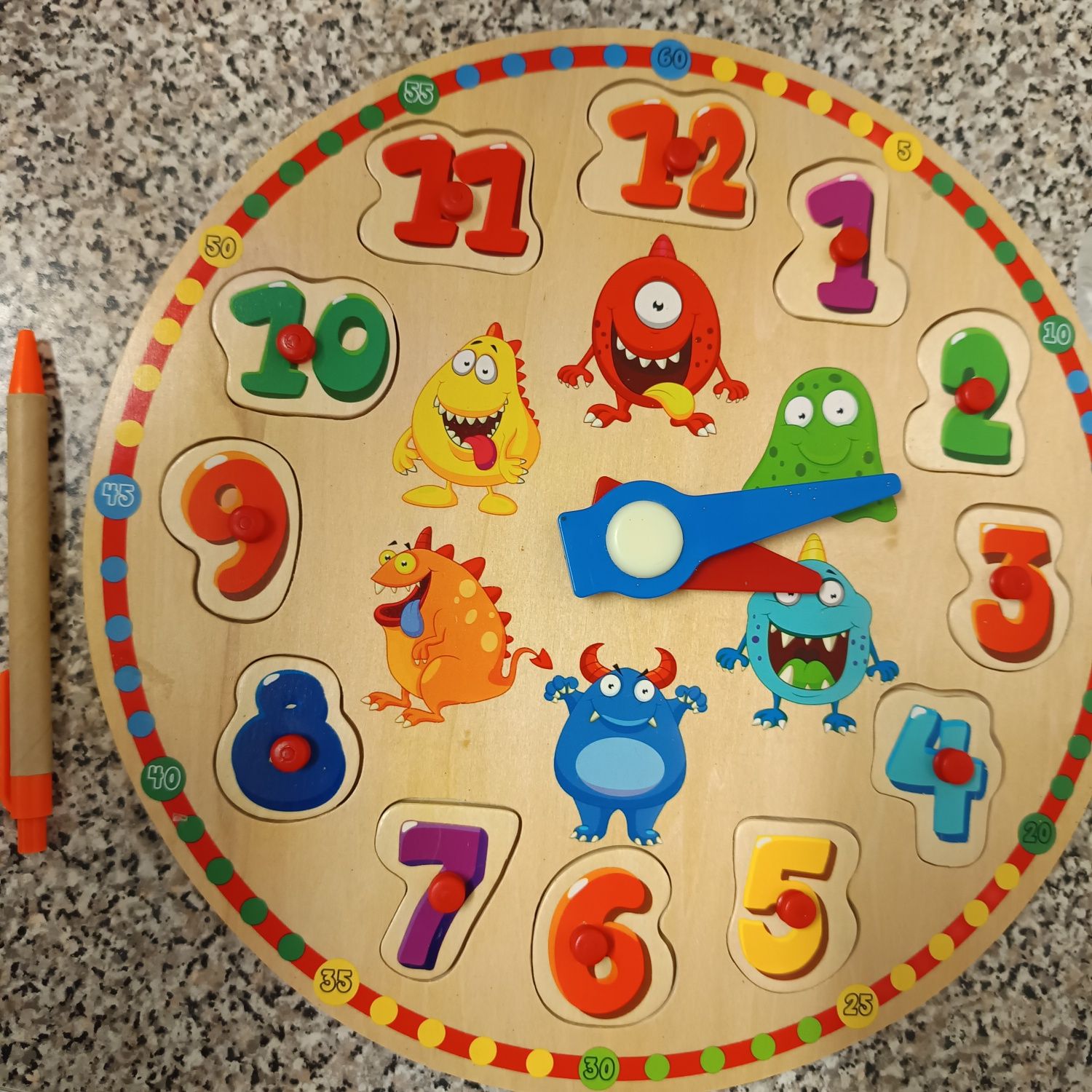 Puzzles educativos em madeira