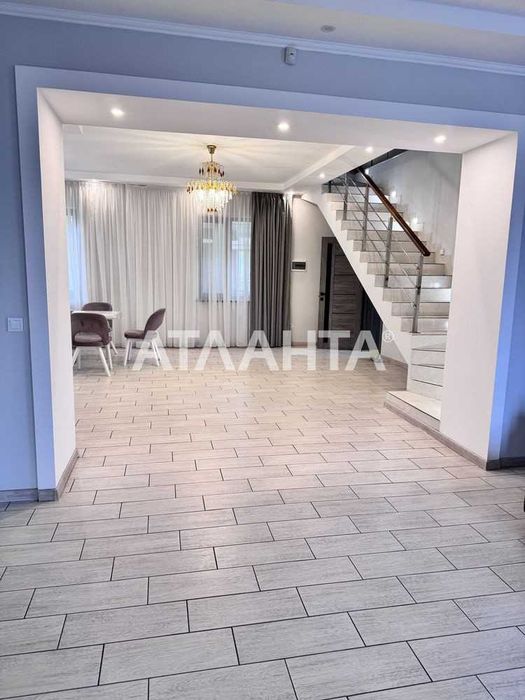 Шикарный и просторный двухэтажный дом - идеальное сочетание комфорта.