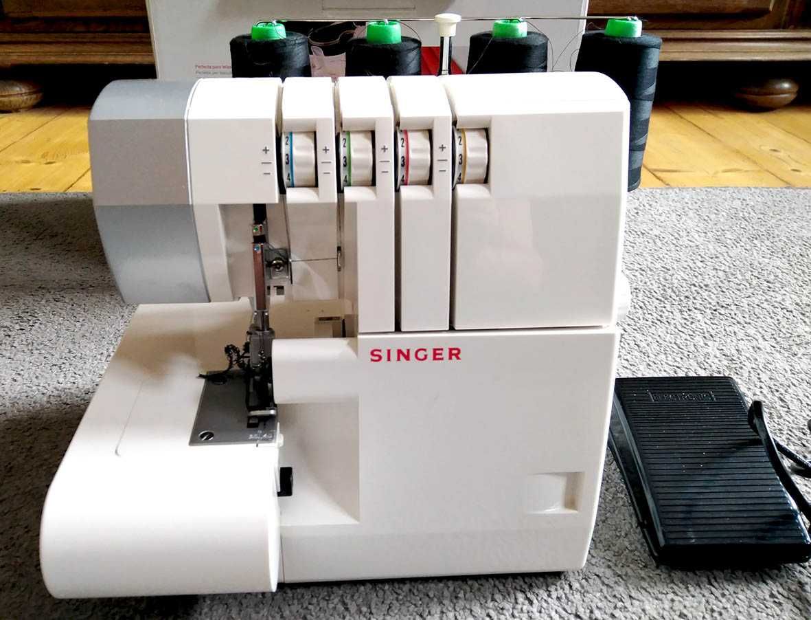 Overlock SINGER 14SH754 + nici