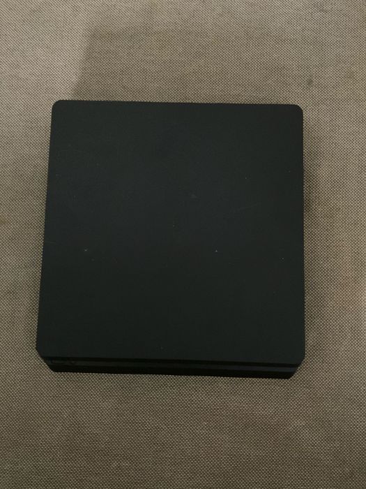 Playstation 4 com 2 comandos em otimo estado