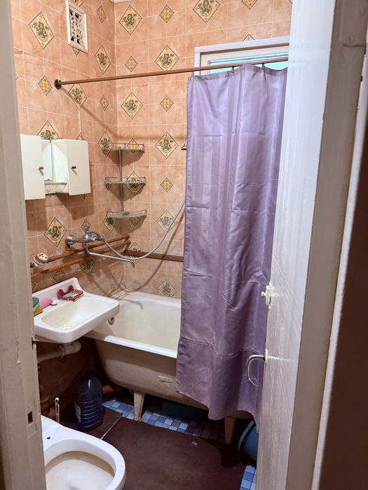 Продам 2хк-квартиру! ХТЗ, пр-т Александровский 136/8.