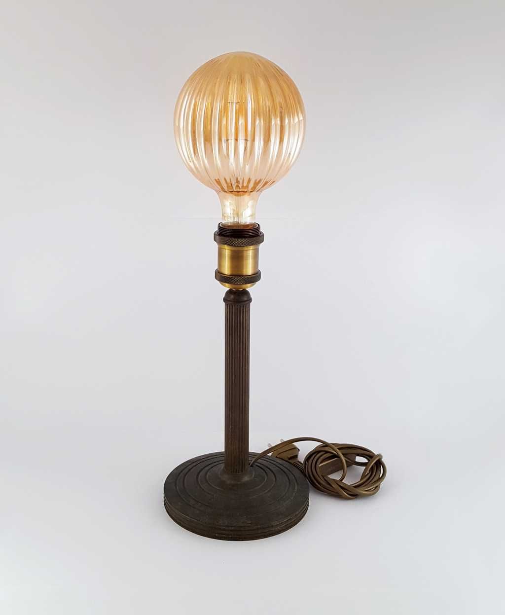 Lampa na kolumnie Korynckiej  z brązu - XIX wiek