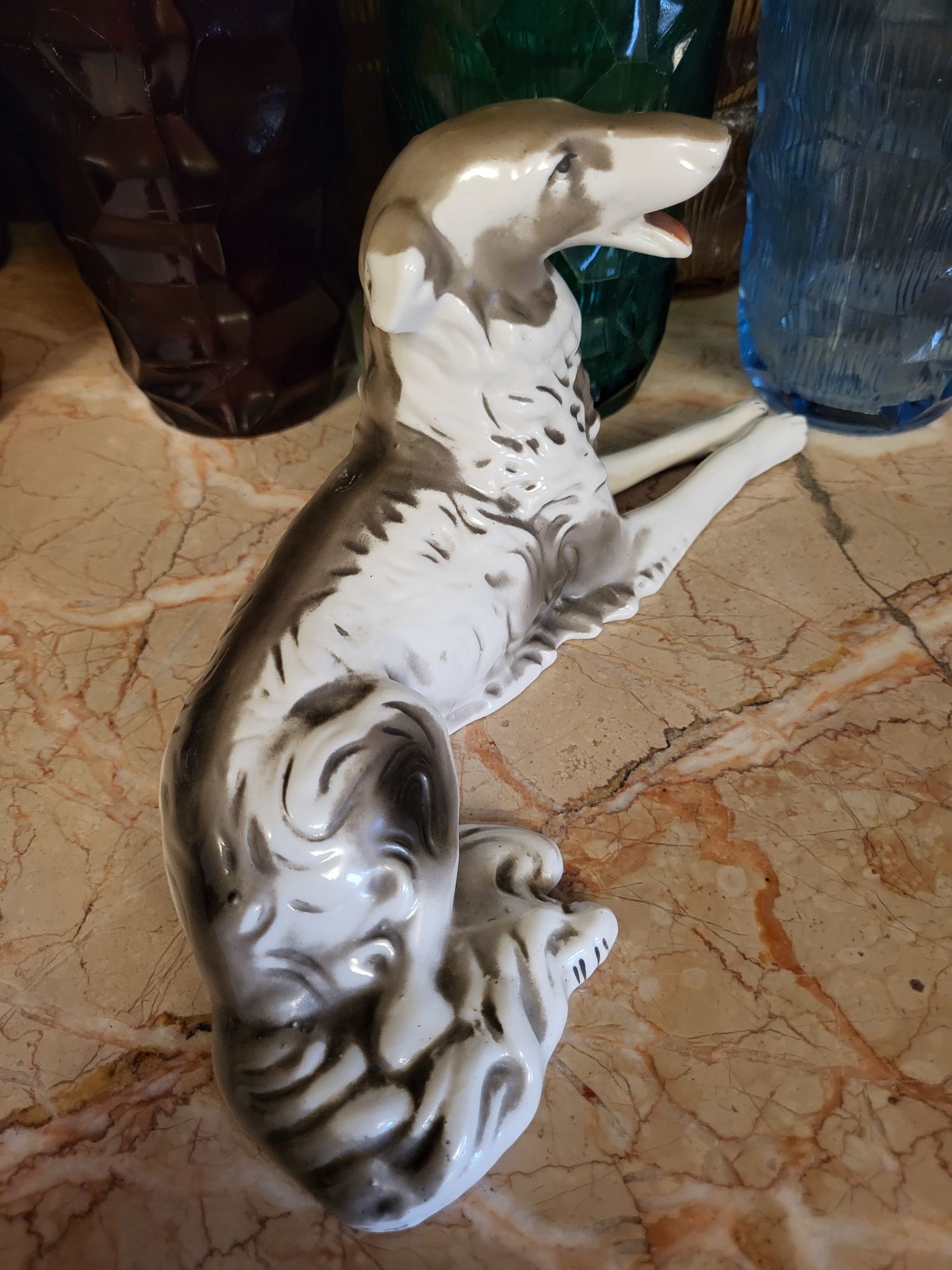 Stara porcelanowa figurka psa chart