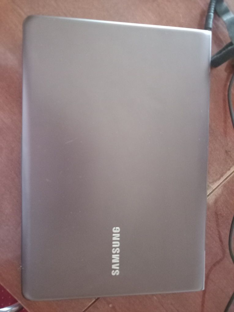 Ноутбук Samsung.