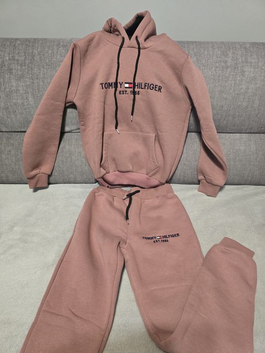 NOWY dres Tommy Hilfiger rozm. 140 dziewczynka