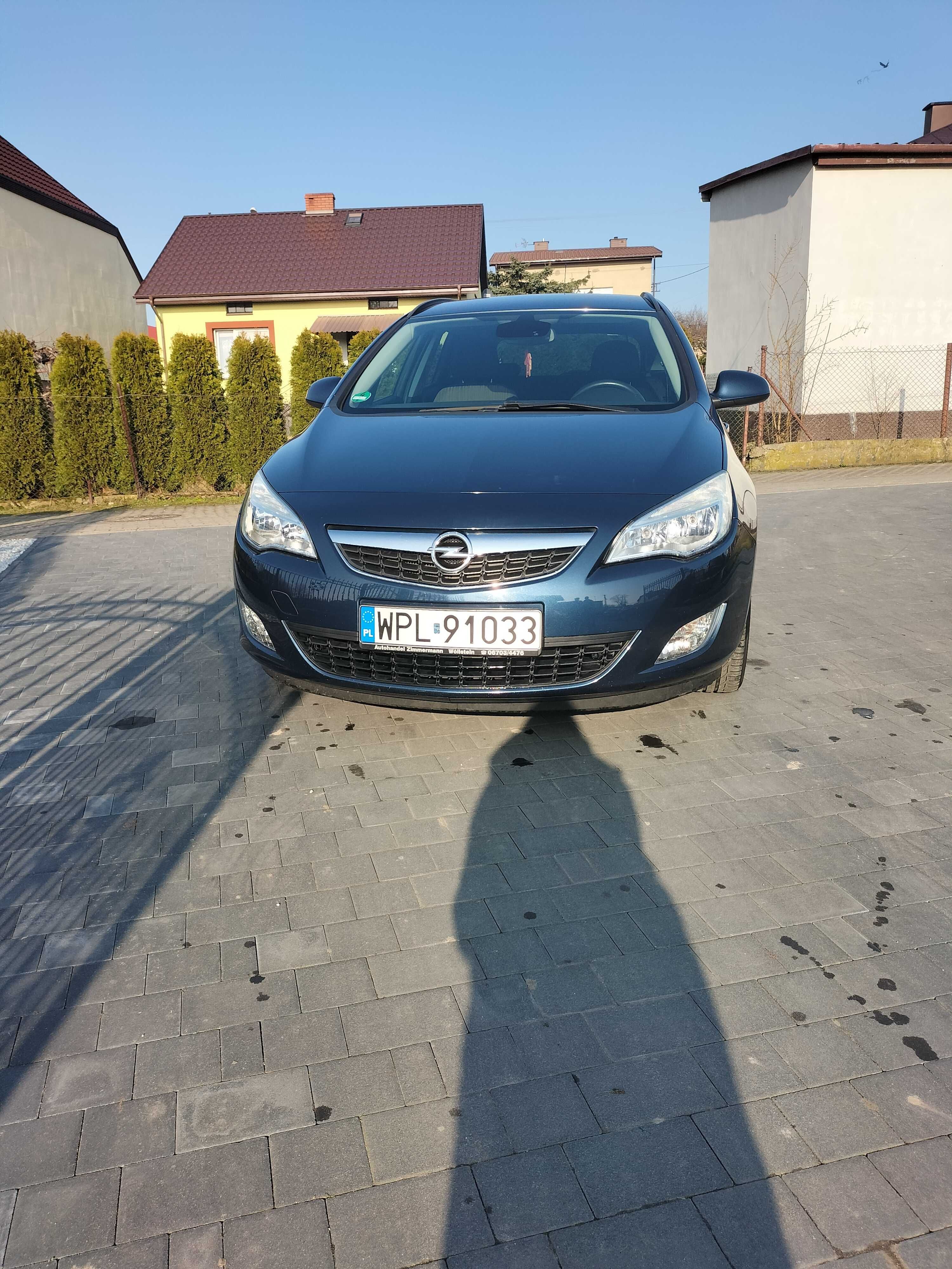 Opel Astra IV Sports Tourer