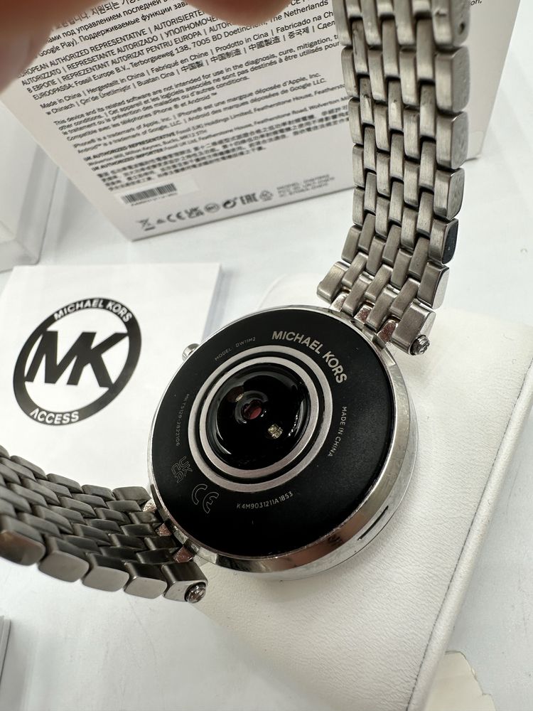 Prawie nowy zegarek smartwatch Michael Kors MKT5129, Komplet