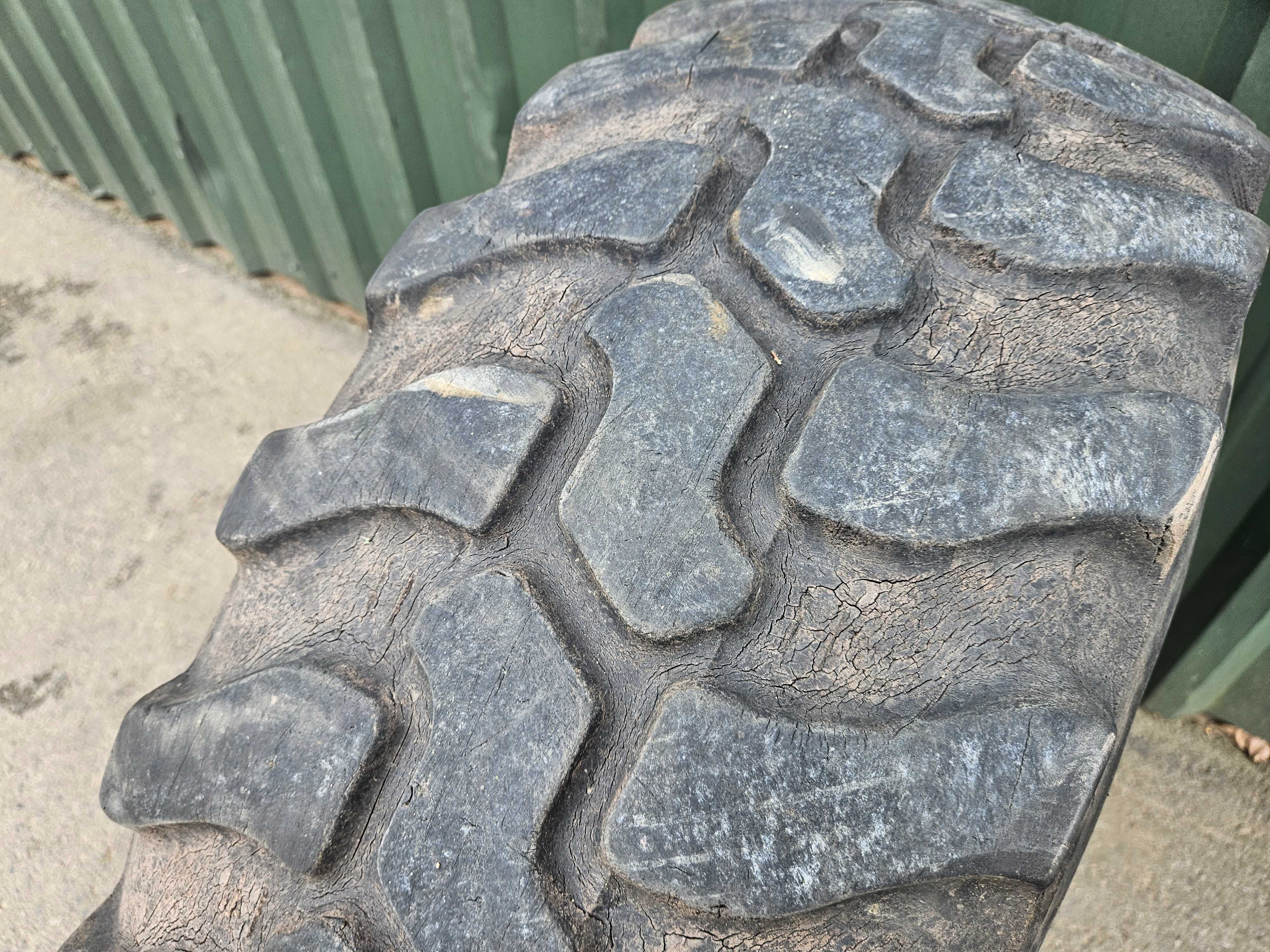 Opona Dunlop 335/80 - R 18 SP 12.5 12,5r18 T9 335/80r18 SP 12.5r18