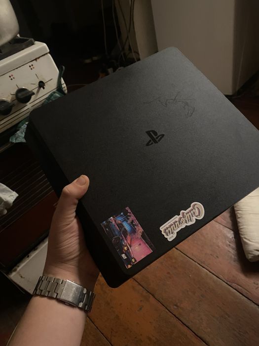 Продаю ps4 slim 1T