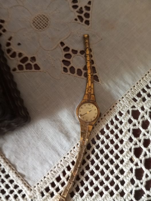 Vendo esta relógio muito antigo
