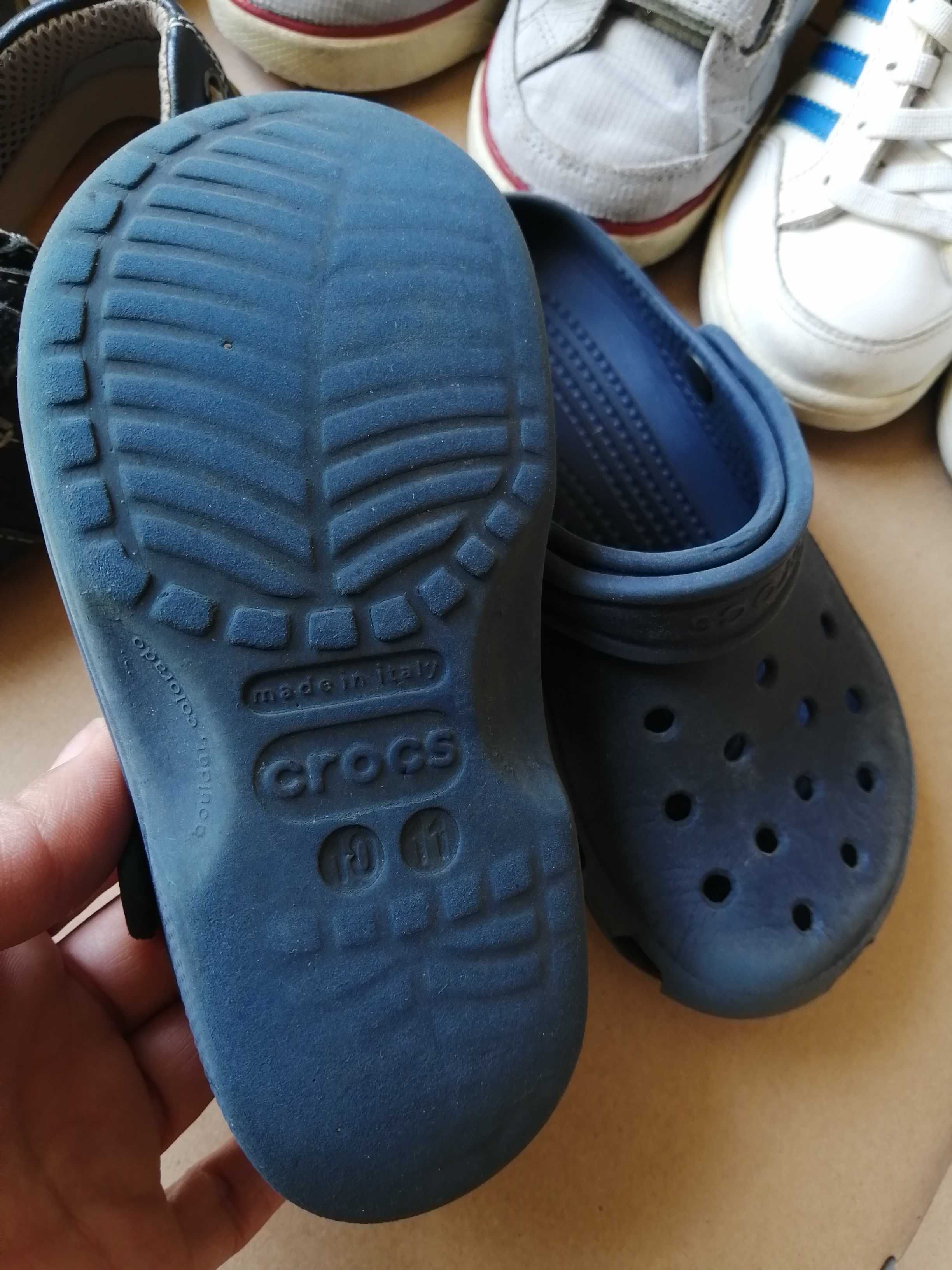 Sapatilhas, sapatos e crocs