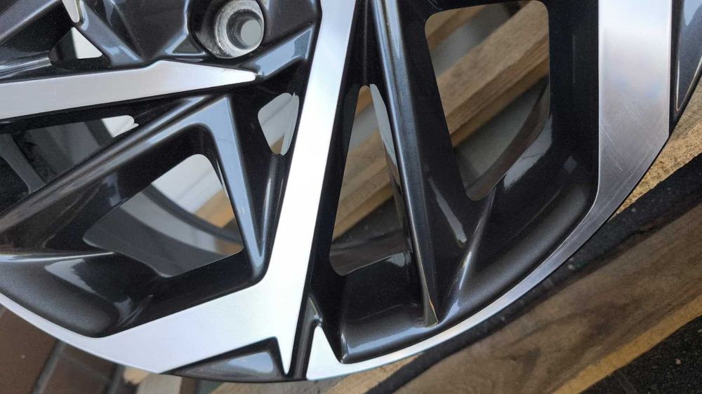 Felgi aluminiowe Hyundai i 20 Kia 17" 4x100 Et54 (OL682F)