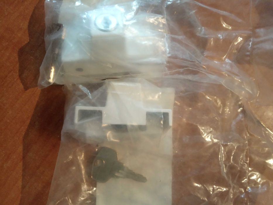 Замок-блокиратор поворота створки Siegenia, белый(замок на окна )