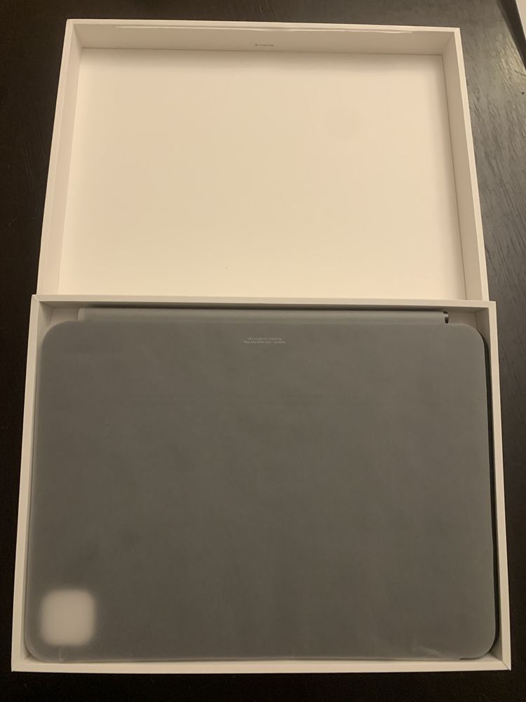 Magic Keyboard IPad Pro 11” Layout PT-Preto nunca usado factura Fnac