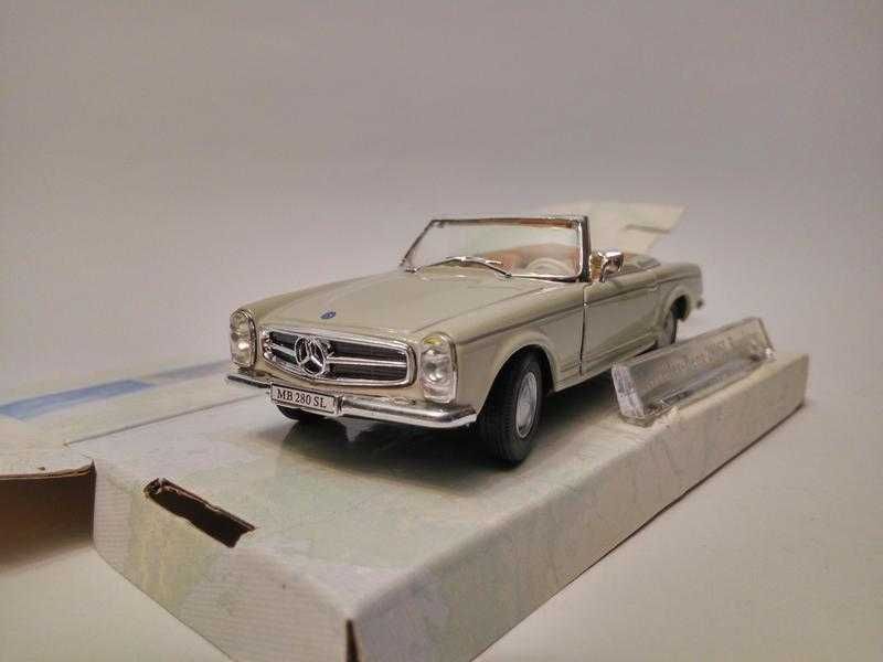 модели Mercedes 280SL Roadster 1963 - Cararama/Hongwell 1:43