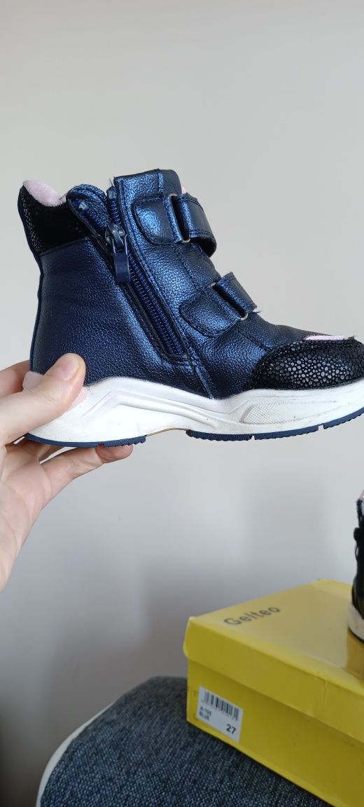 Buty zimowe kozaki ocieplane futerkiem na rzepy śniegowce 26-27