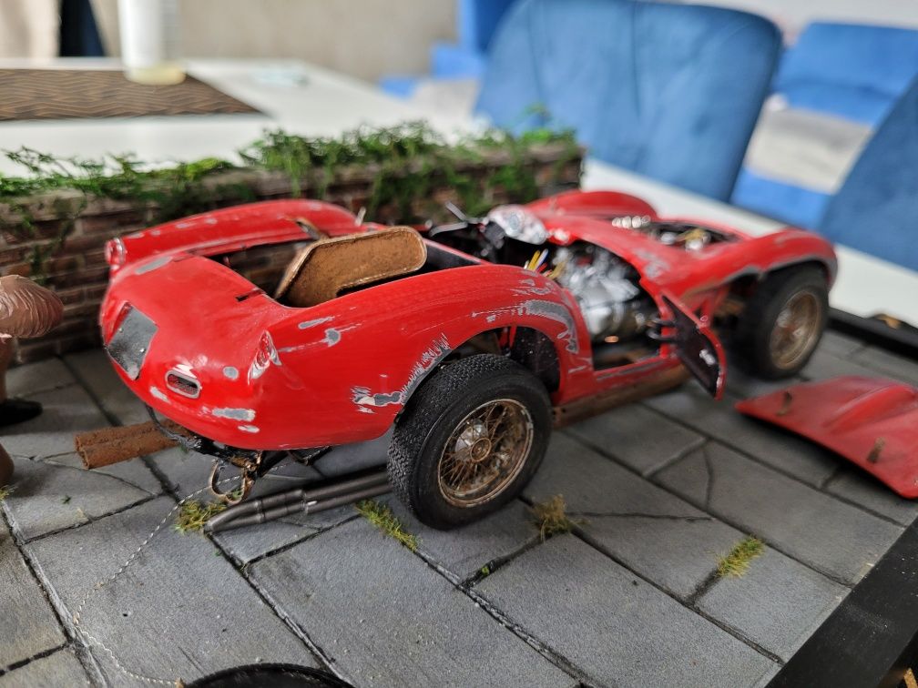 Ferrari 250 Testarossa CMC wrak 1:18 Diorama