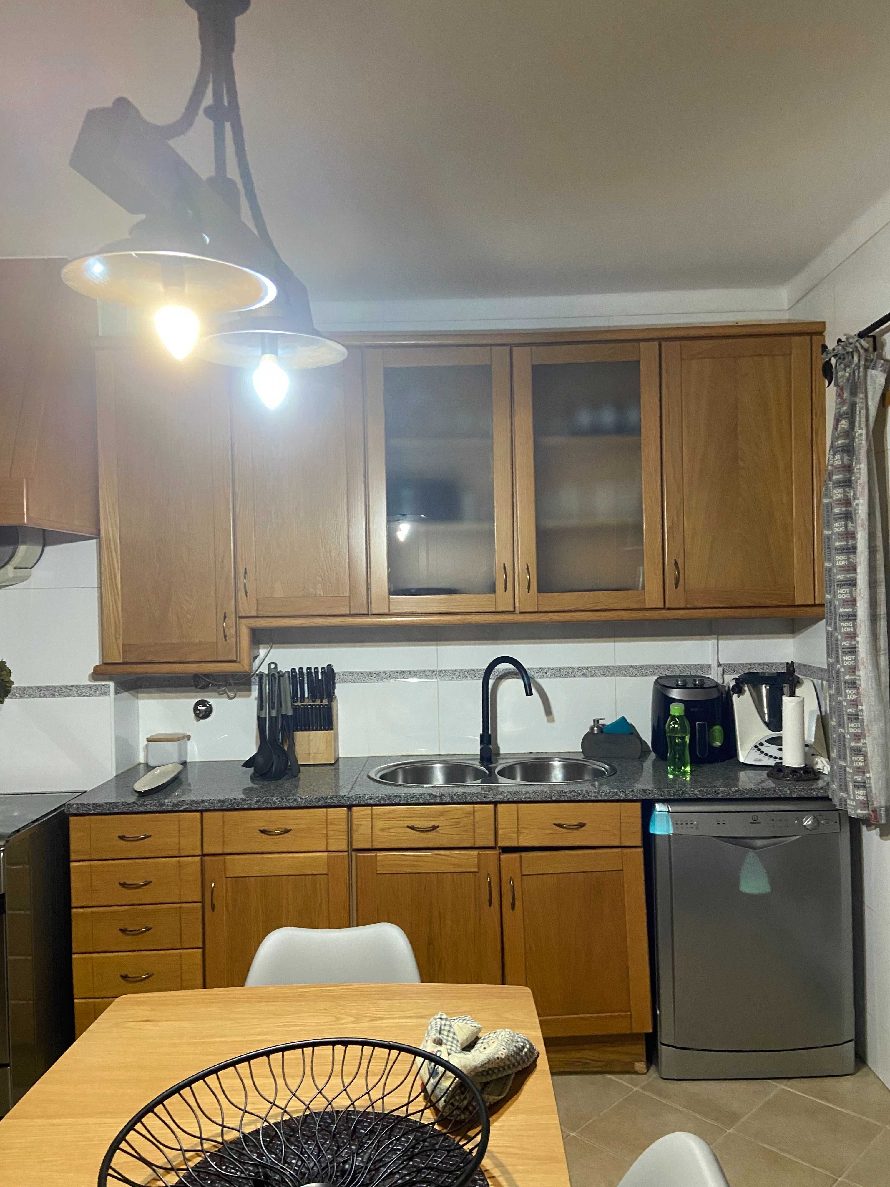 Vende-se cozinha