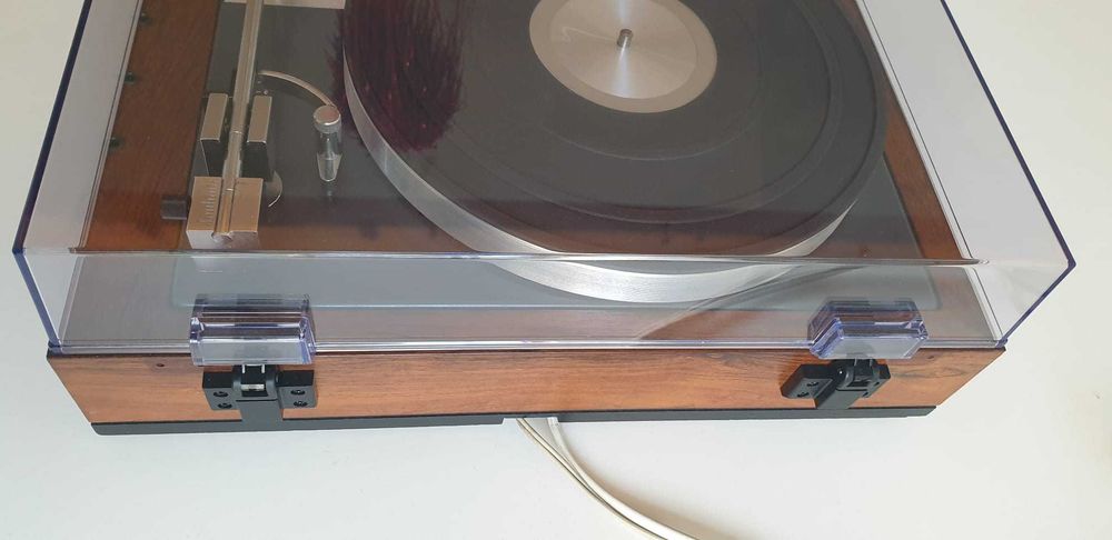 Gira Discos Lenco B55