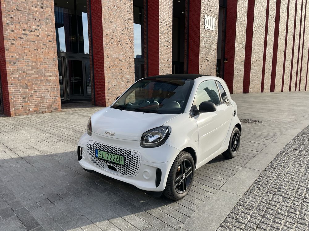 Smart Fortwo EQ z systemem szybkiego ładowania 22 kW