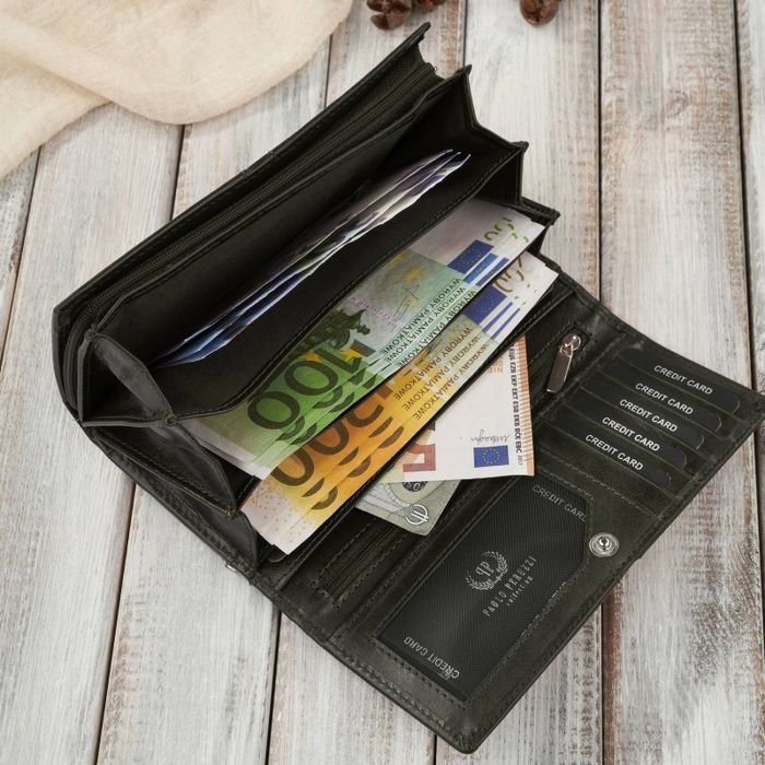 portfel damski skórzany duży ciemnozielony w orientacji poziomej