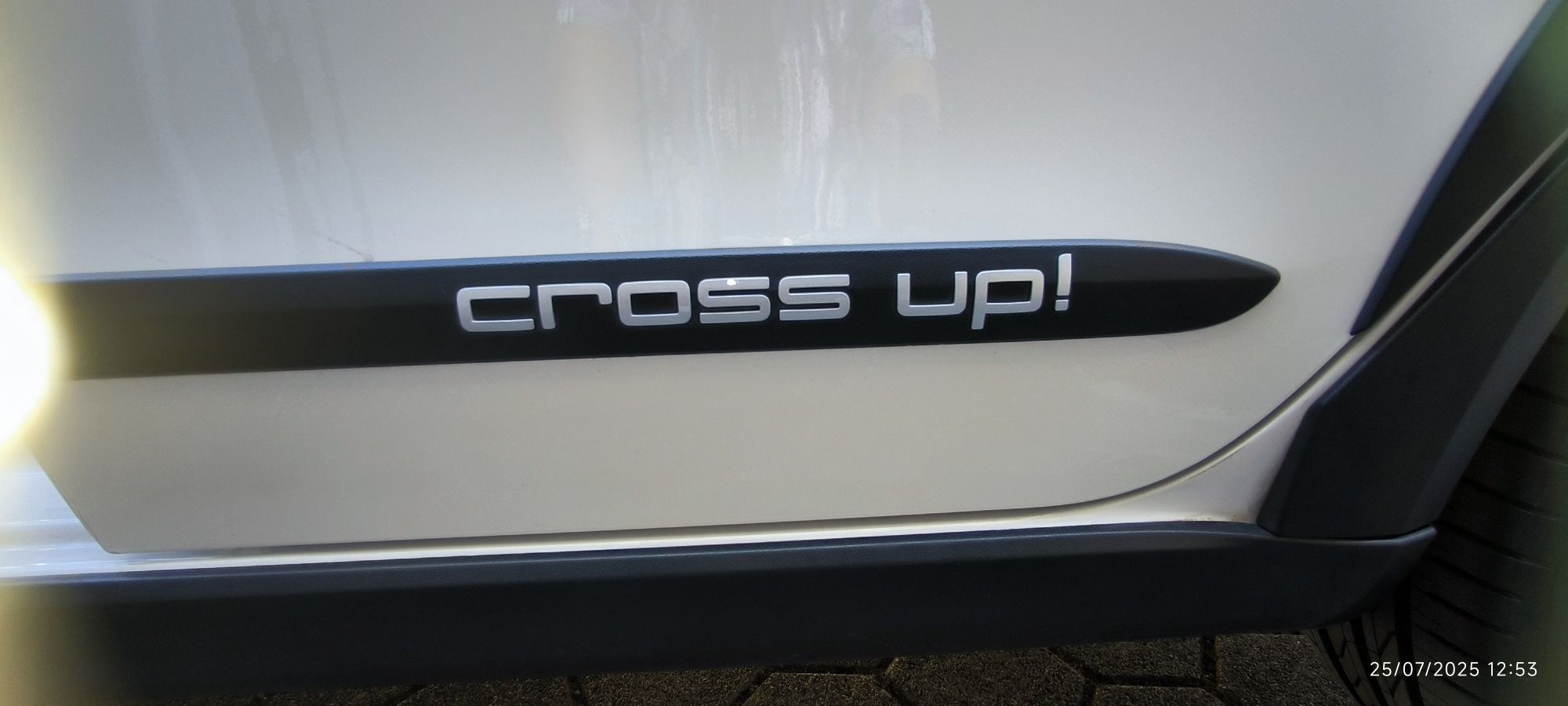 Volkswagen Cross UP