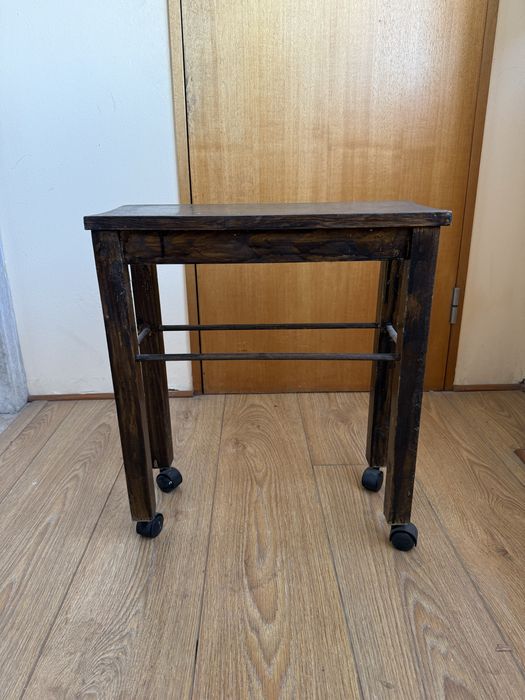 Mesa de apoio de madeira