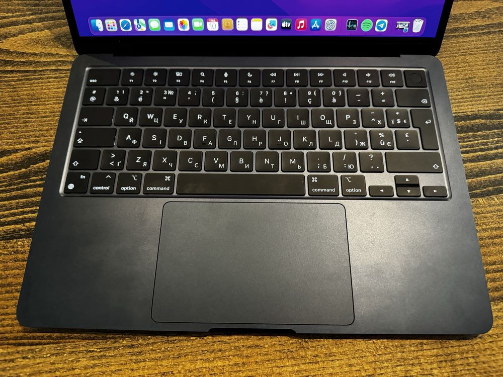 MacBook Air 13" 2022  M2 / 8 GB / 256gb SSD ЯК НОВИЙ