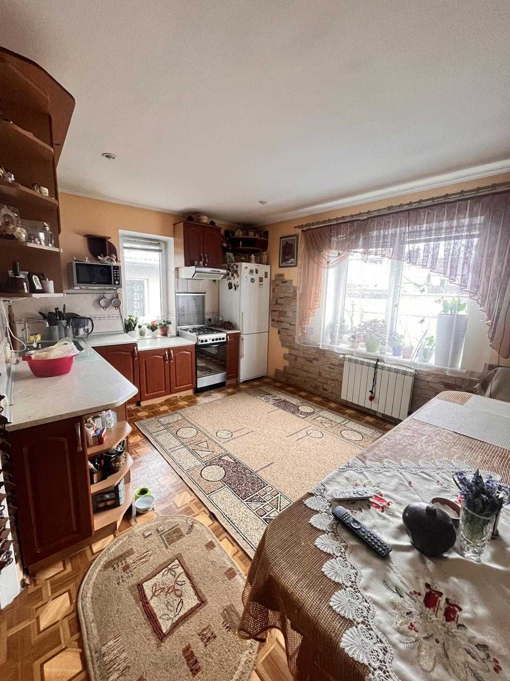 Продаж  будинку в центральній частині міста.