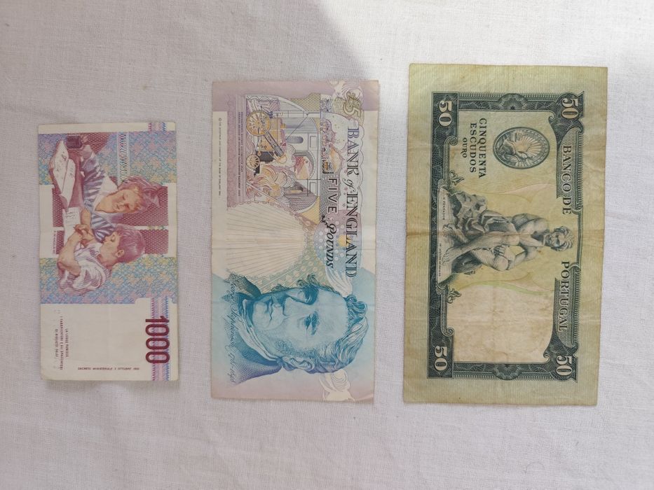 Notas antigas de vários países