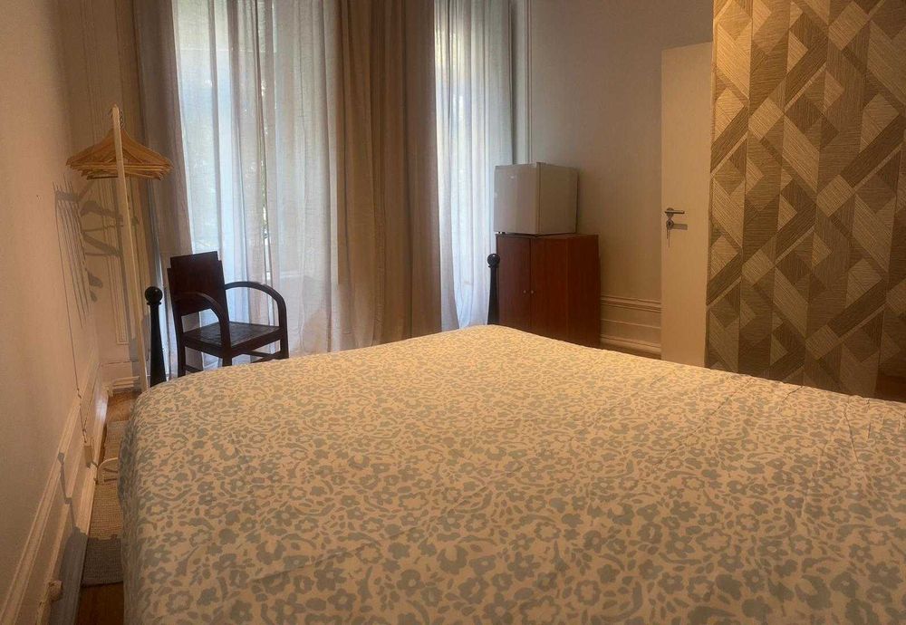 Quartos mobilados em Saldanha - Entrada Imediata - Exc. Localização
