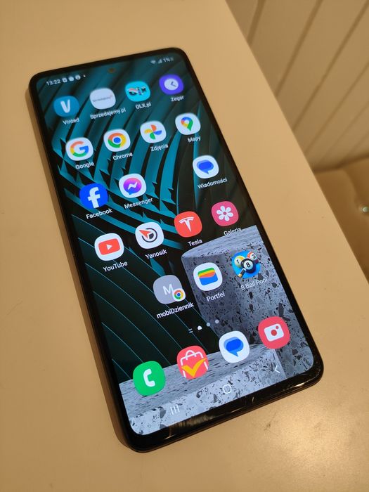 Telefon: Samsung Galaxy A52. 
Numer modelu: SM-A525F/DS.
Wyświetlacz: