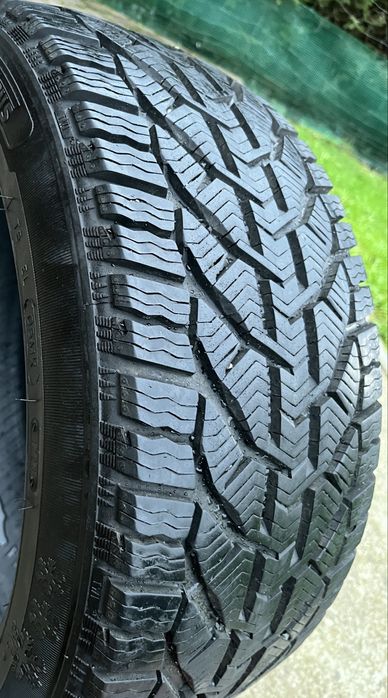 Opony zimowe 235/45 R18