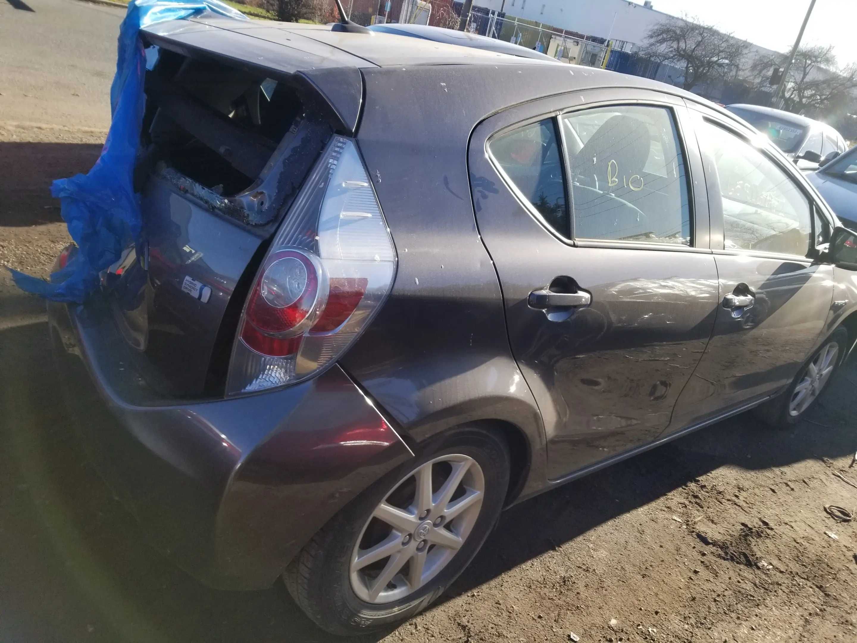 Toyota Prius C Двери