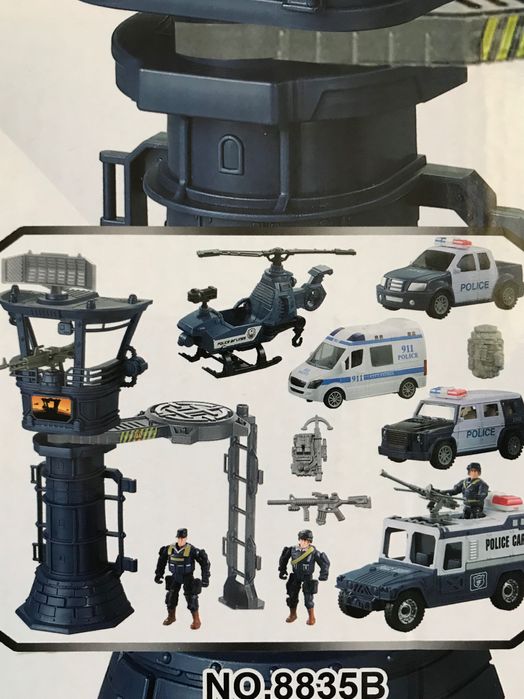 2 игры: Игра полицейский город Вертолетная площадка+железная дорога