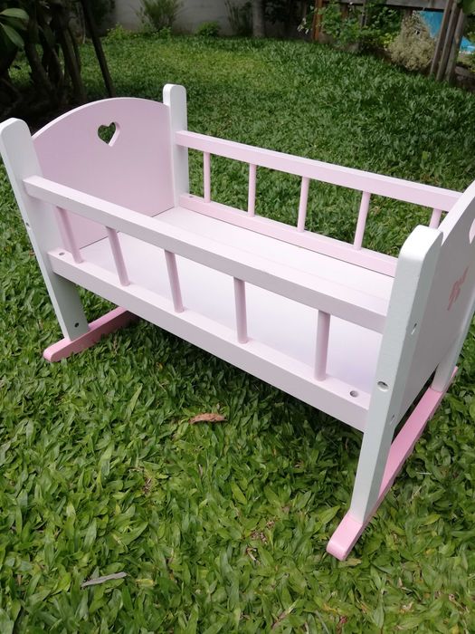 Cama de bonecas como nova