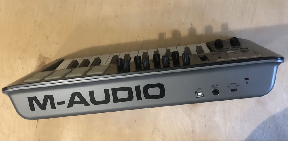 Продам midi-клавиатуру, контроллер M-Audio Oxygen 25 mk lV.