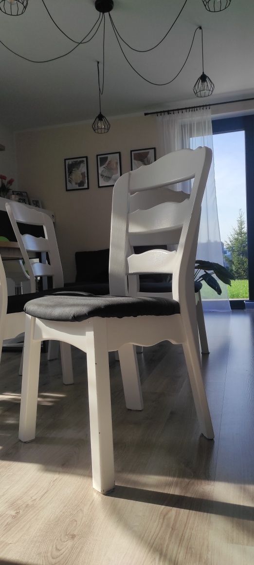 Solidne drewniane białe krzesła 4szt